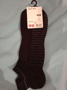 black uniqlo socks