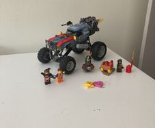 lego 70827 Lego movie two Emmet and Lucy's escape buggy