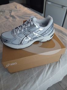 Asics Gel Trainers Brand New Size 5