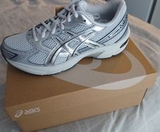 Asics Gel Trainers Brand New Size 5