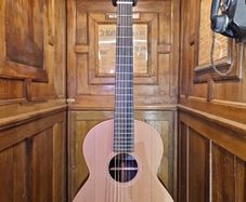Lowden WL-25