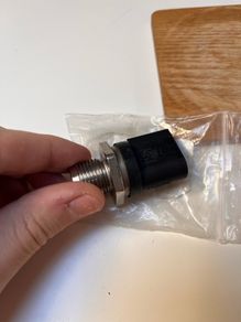 Bosch fuel rail sensor 0281002948