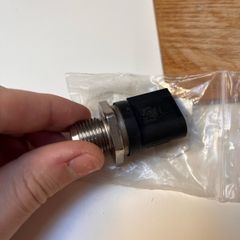 Bosch fuel rail sensor 0281002948
