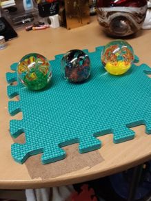 Glass paper weights