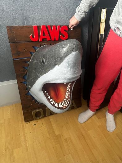 Iconic Jaws Wall Mount