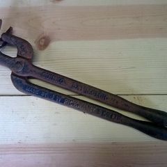Old extractor tool. Automobilia. Old car bygone