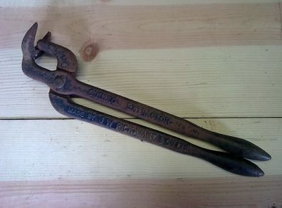 Old extractor tool. Automobilia. Old car bygone