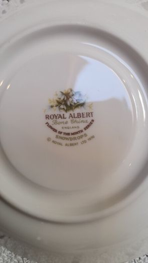 Royal Albert Flower of the month "Snowdrops "