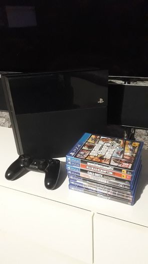 Pllaystation 4 with games