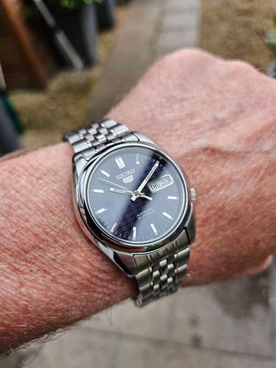 Watch Seiko 5 Automatic.