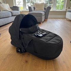 Yoyo Newborn Bassinet attachment with adapters (black)