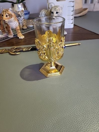 Votive stand