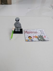 100% Lego Series 6 Blind Bag Minifigure: Classic Alien (col081) Complete w/Laser Gun