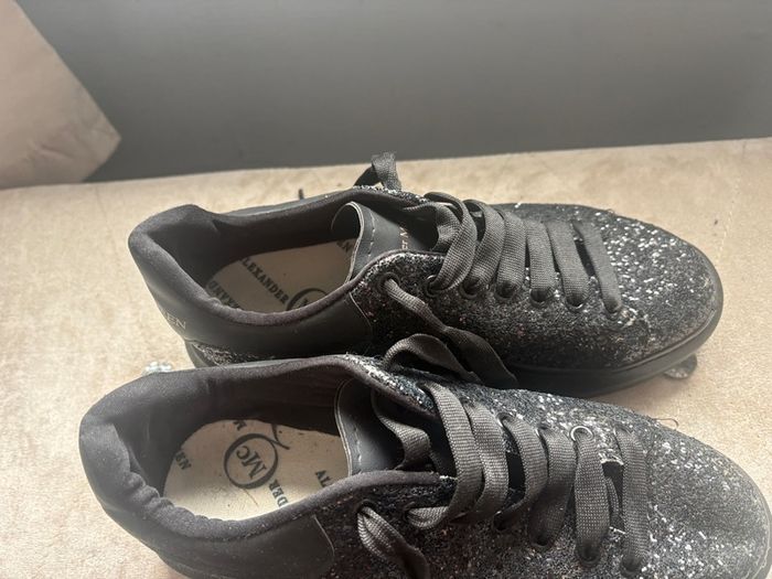 black trainers