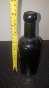 blob plain bottle prefect condition no chips or cracks,,rim prefect, collectors item,hard to come by ,,buyer pays postage or collects thank you.