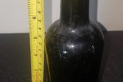 blob plain bottle prefect condition no chips or cracks,,rim prefect, collectors item,hard to come by ,,buyer pays postage or collects thank you.
