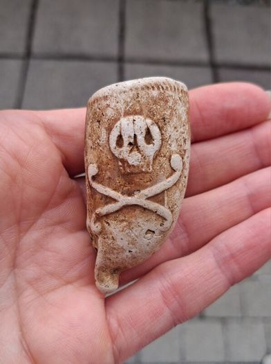 Vintage skull and bones clay pipe bowl
