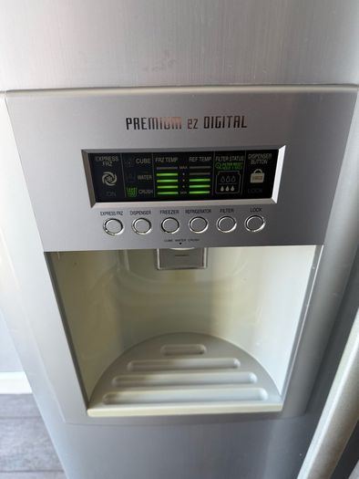 LG fridge freezer + water and ice dispenser