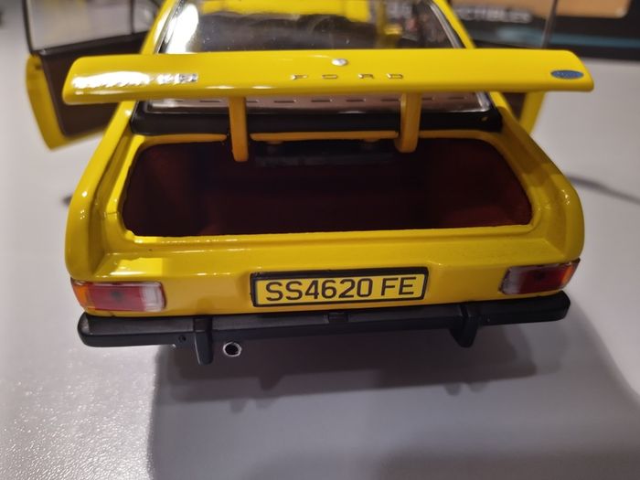 Ford Escort 1600 Sport 1975 Mk2 - 1/18 - New in Box