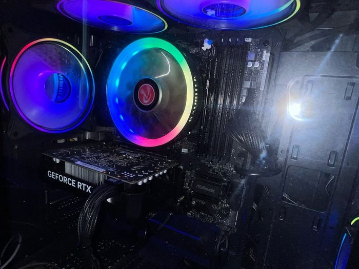 High-End Gaming PC  RTX 4060 / Ryzen 5 / 16GB 3600mhz RAM