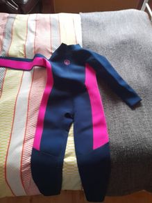 Full length wetsuit age 8-9