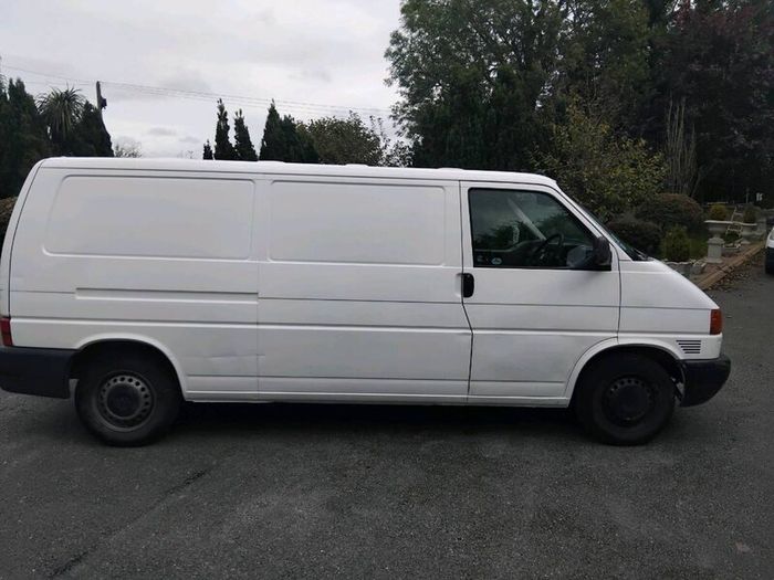 VolkswagenTransporterLWB 2.5 TDI 6mounts tax 6cvrt