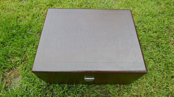 Vintage Record Player His Masters Voice, The Gramophone Company Ltd.; Middlesex (it seems to work fine, without speakers) (very good condition)