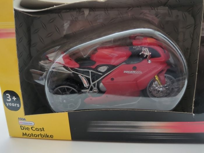 Maisto Ducati 999 Die-Cast Motorcycle Model - 1:18 Scale - Red - New in Box Description: