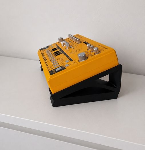 Angled Stand for Synths, Launchpads & MIDI Controllers