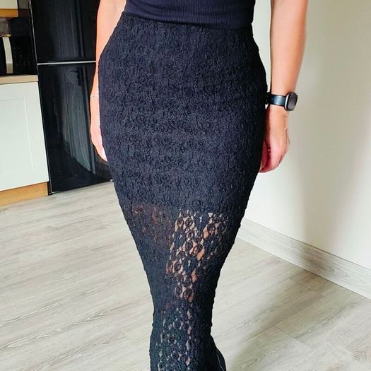 Brand new Black Frill Hem Lace Midi Skirt, NEW LOOK, SIZE 8