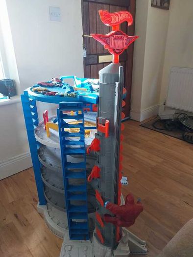 Toy garage