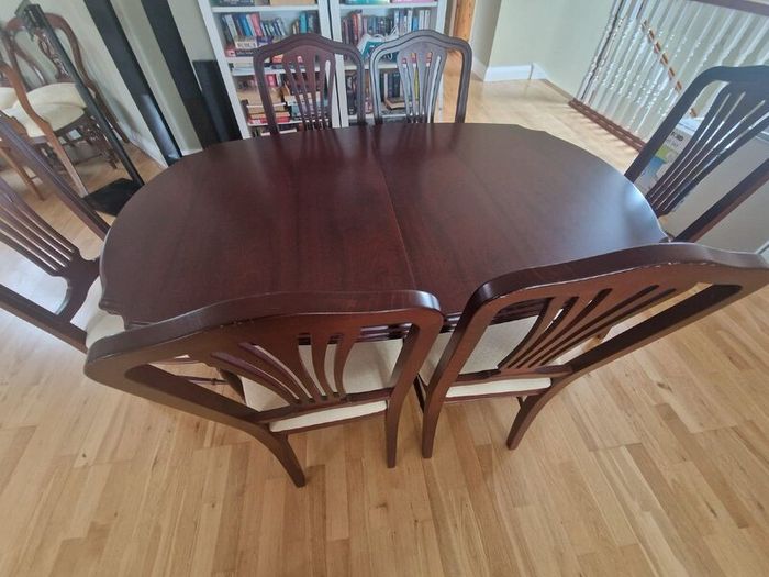 Rossmore solid Mahogany Dinning Table &  6 Chairs