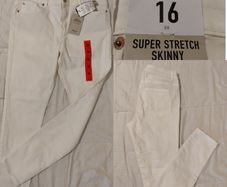 White Super stretch Jeans, New With Tags