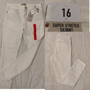 White Super stretch Jeans, New With Tags