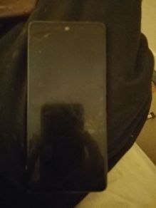 Samsung s20 screen broken. Blule