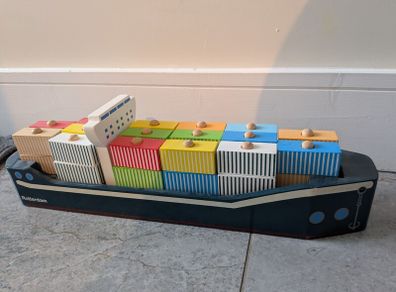 Joueco container ship