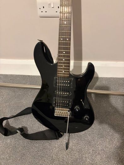 Electric Guitar Yamaha with Amp