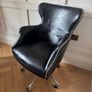 Beautiful Leather Office Swivel Chair Image 2