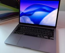 MacBook Pro M1 13 inch with Touch Bar