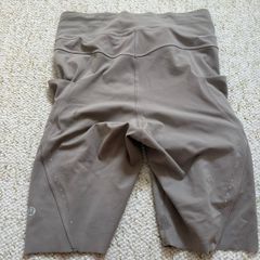 Lululemon shorts / pockets/ dots / UK 8