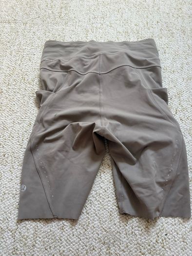 Lululemon shorts / pockets/ dots / UK 8