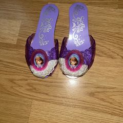 dress up Sofia the first heals