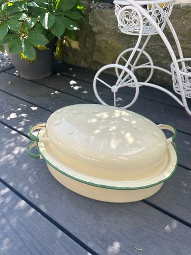 Vintage Beige Enamel Roasting Tin