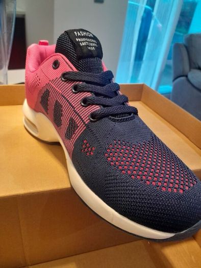 Navy and pink size 41 runners from caitlin dublin