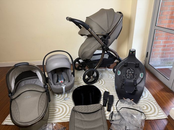 Full Egg 3 travel system Cybex car seat and isofix base
