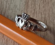 9 ct gold kid's claddagh ring small size