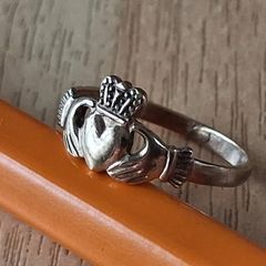 9 ct gold kid's claddagh ring small size