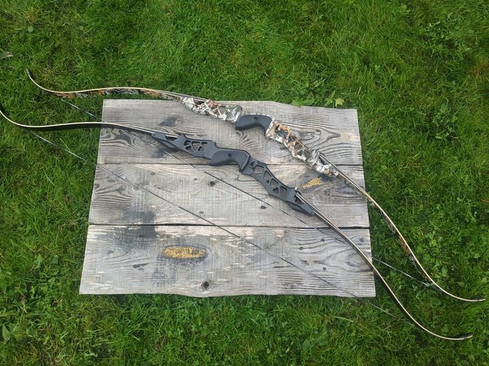 Archery Bow, 64" Recurve, ILF Limbs (30, 40, 50 lbs), +3x carbon arrows
