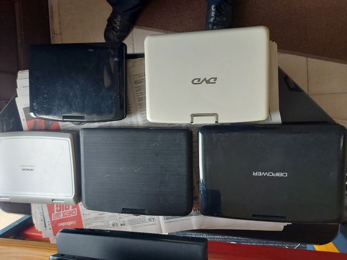 5 Portable DVD Players, all working, but no charges for them, all in very good condition