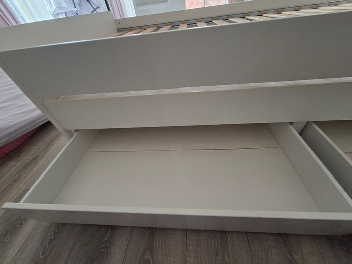 Single slakt Bed with underbed and storage